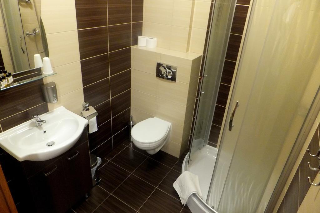 Hotel Stara Gorzelnia Licheń Camera foto