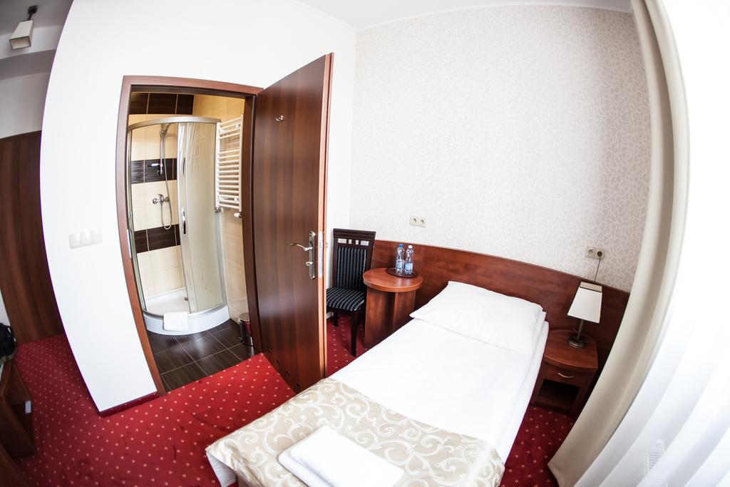 Hotel Stara Gorzelnia Licheń Camera foto